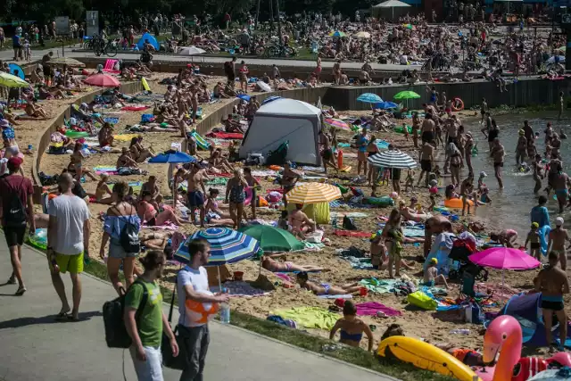 28.07.2018 krakow bagry plaza upal czas wolny slonce opalanie plywanie kapiel fot. anna kaczmarz / dziennik polski / polska press