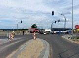 Zderzenia trzech pojazdów na trasie Słupsk - Ustka: autobusu, motocykla i samochodu osobowego