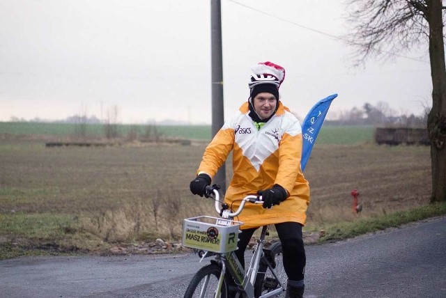 Mł. asp. Sebastian Nowacki z Komendy Głównej Polski rowerem miejskim pokonał 700-kilometrową trasę Z Zakopanego do Płocka. Zrobił to dla ciężko chorego chłopca.
