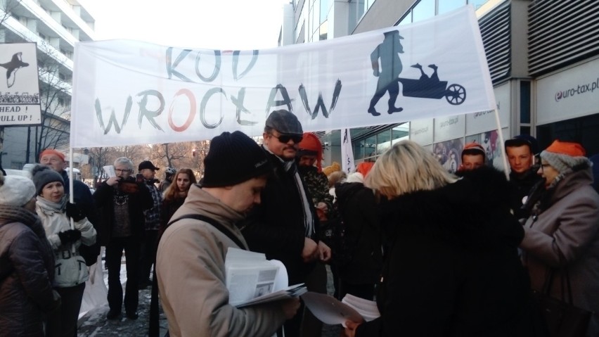 Jarosław Kaczyński we Wrocławiu, a pod Cuprum Protest....