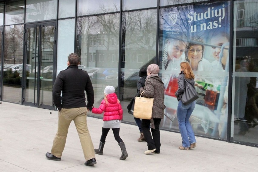 Tłumy na dniach otwartych gimnazjum i liceum Politechniki Wrocławskiej (ZDJĘCIA)