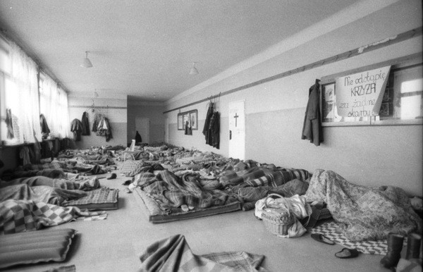 Włoszczowska szkoła w czasie strajku okupacyjnego w 1984 roku
