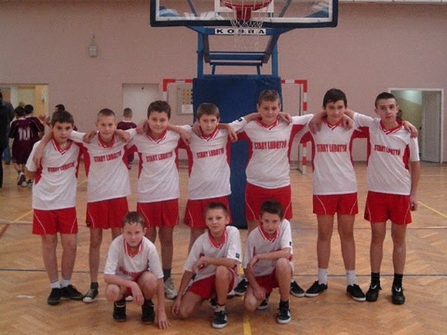 Mistrzami powiatu zostali koszykarze ze szkoły podstawowej w Starym Lubotyniu.