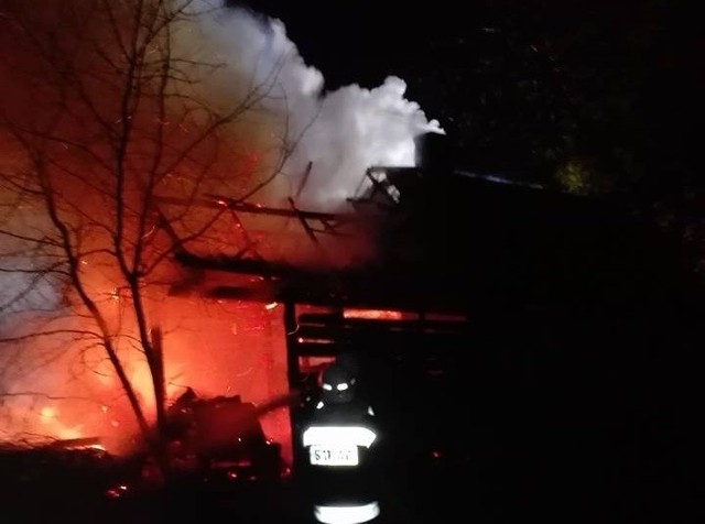 Nocny pożar w Lipinkach w gminie Grabów nad Pilicą.