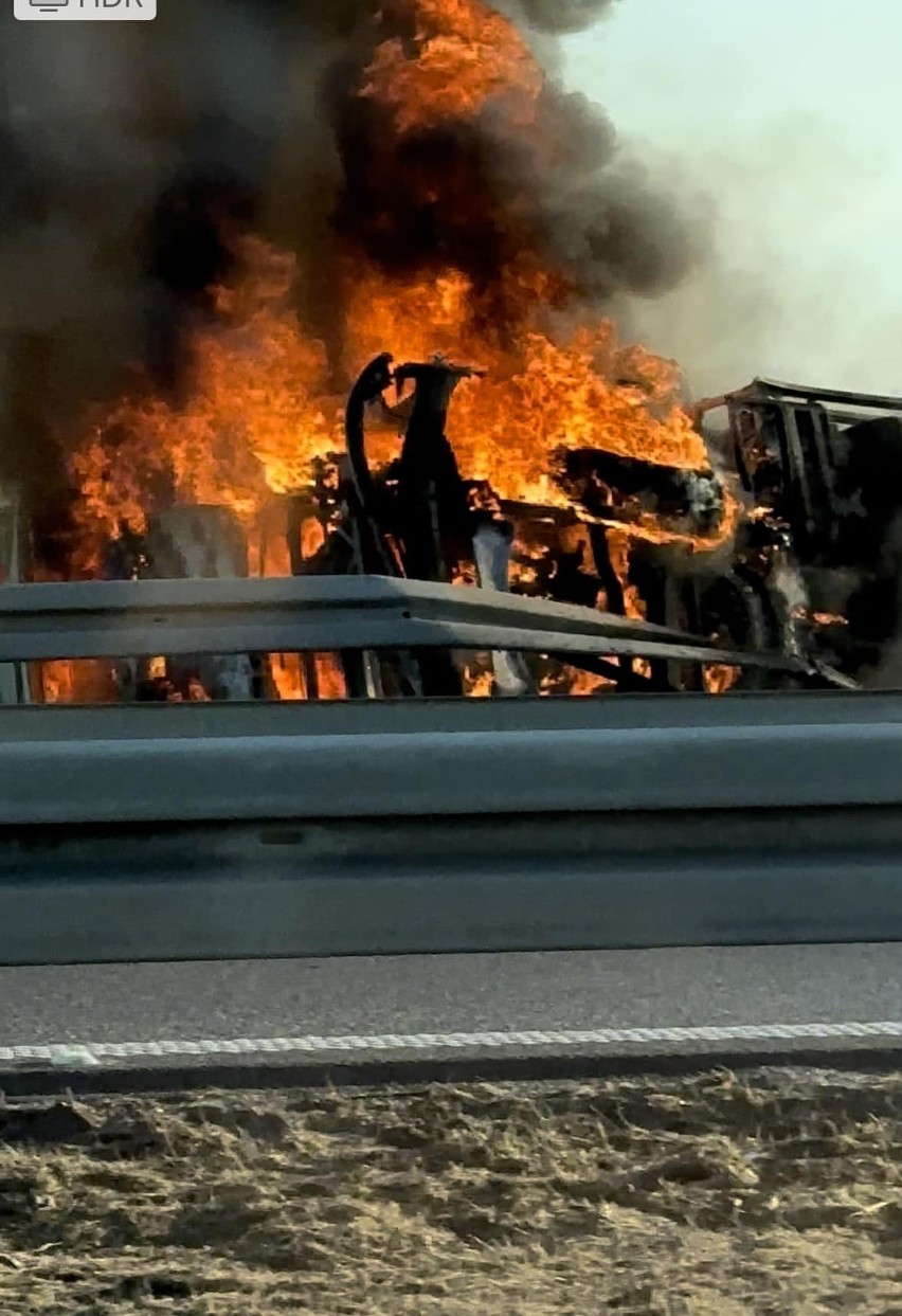 Pożar samochodu ciężarowego na autostradzie A4 pod...