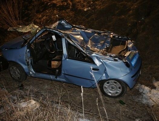 Tragedia na drodze: Ojciec - instruktor nauki jazdy nie żyje, dwie córki w szpitalu (2 x wideo, zdjęcia)