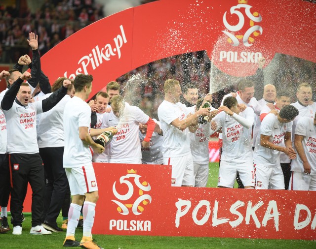 08.10.2017 warszawa stadion pge narodowy pilka nozna eliminacje mistrzostw swiata rosja 2018 mecz polska- czarnogora 4-2. dzieki zwyciestwu polska reprezentacja zajela pierwsze miejsce w grupie e i mogla sie cieszyc z awansu na mundialnz.fot. pawel lacheta/ express ilustrowany