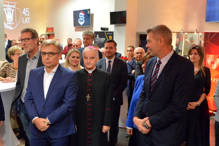 Mnóstwo znanych gości i piękne słowa na świątecznym spotkaniu w Koronie Kielce [DUŻO ZDJĘĆ] 