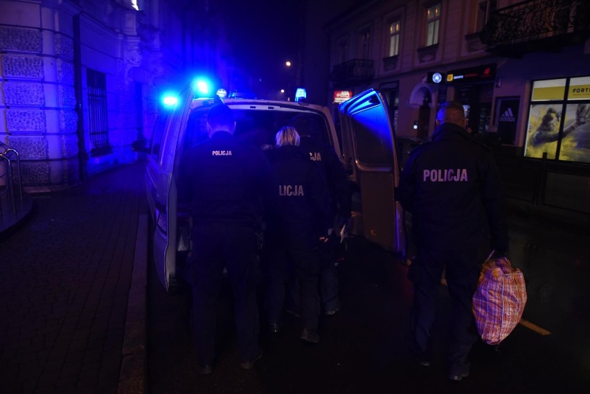 Kraków. Podejrzany mężczyzna chwalił się policjantom, że...