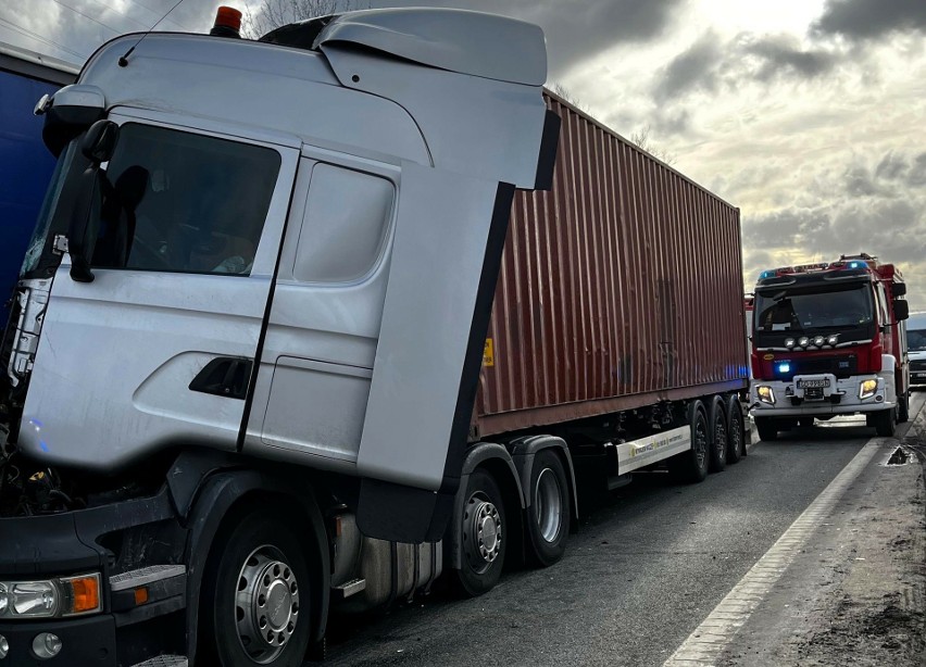 Wypadek na Obwodnicy Trójmiasta. Zderzenie trzech ciężarówek. Są poszkodowani! Utrudnienia w ruchu w kierunku Gdyni