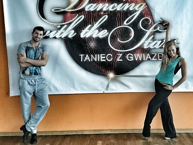 W piątek w wieczorem w show "Taniec z Gwiazdami&#8221; w Polsacie ponownie zobaczymy pochodzącego z Gorzycy pod Międzyrzeczem Rafała Maślaka. Razem z aktorką Agnieszką Kaczorowską zatańczą rumbę.