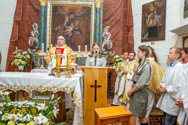 Kazanie wygłosił ksiądz doktor Władysław Kret, w ołtarzu obraz Anny Samotrzeciej