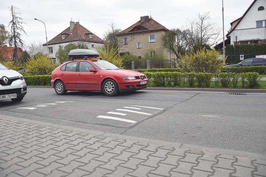 Na Al. Piastów progi zwalniające są rozmieszczone naprawdę...