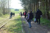 Z okazji Dnia Ziemi posprzątano trasę ciuchci od Jędrzejowa do Jakubowa. Wysprzątali torowisko i ścieżkę rowerową. Zobacz zdjęcia