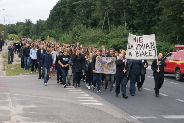 Manifestacja uczniów przeszła ulicami Polic.