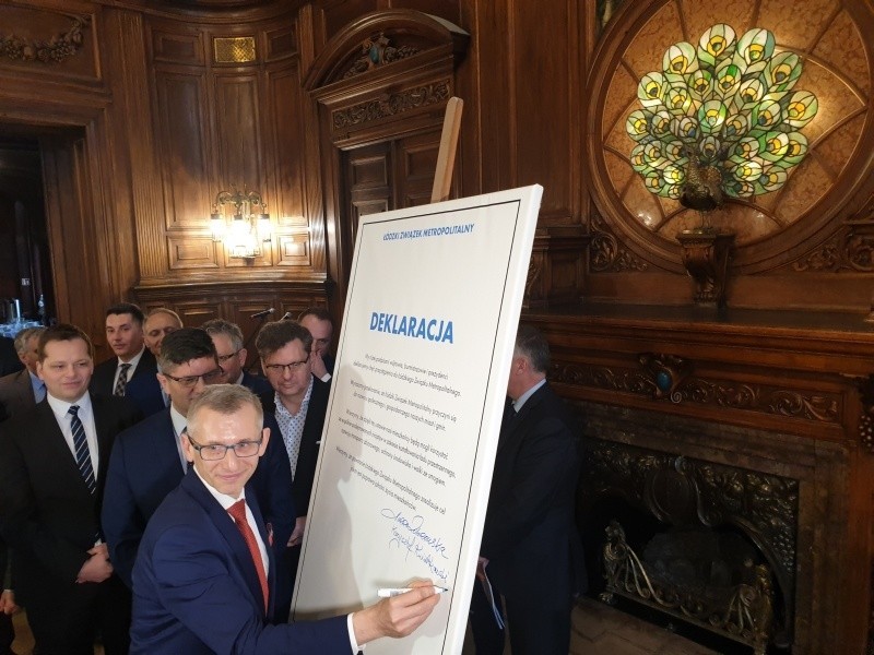 Samorządowcy z Łodzi i regionu podpisali Deklarację przystąpienia do Łódzkiego Związku Metropolitalnego