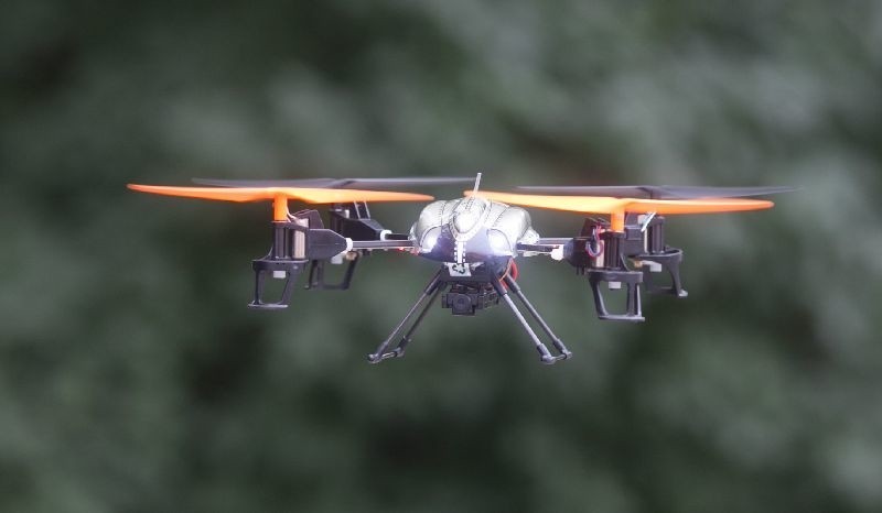 Prywatni detektywi mają groźną broń. Z dronem na akcję