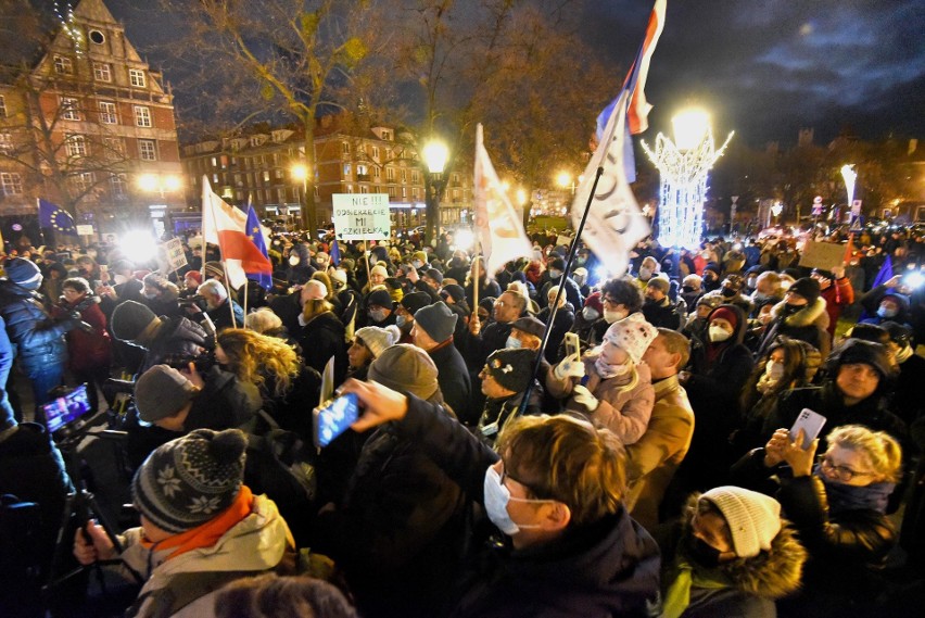 Lex TVN. W Gdańsku protestowano pod pomnikiem Sobieskiego