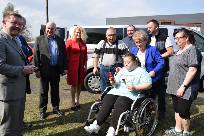 Niepełnosprawni z Kluczborka i okolic dostali dwa fabrycznie...