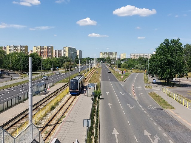 Ruch pojazdów zostanie przełożony na istniejący wiadukt południowy, co wiązać się będzie z tymczasowym przejazdem przez torowisko.