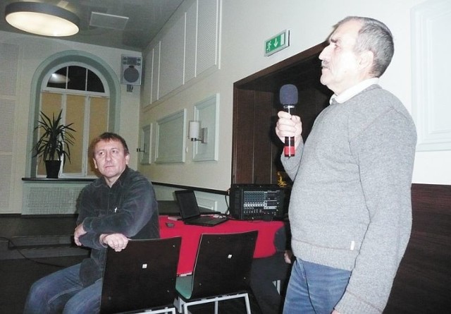 Stefan Świerżewski (z prawej) był naocznym świadkiem wydarzeń Grudnia '70 na Wybrzeżu. Swoimi wspomnieniami podzielił się z sokółczanami w  środę podczas spotkania zorganizowanego w kawiarni Lira. 