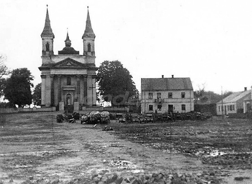 Wrzesień 1939 roku. Kościół św. Jana Nepomucena i św....