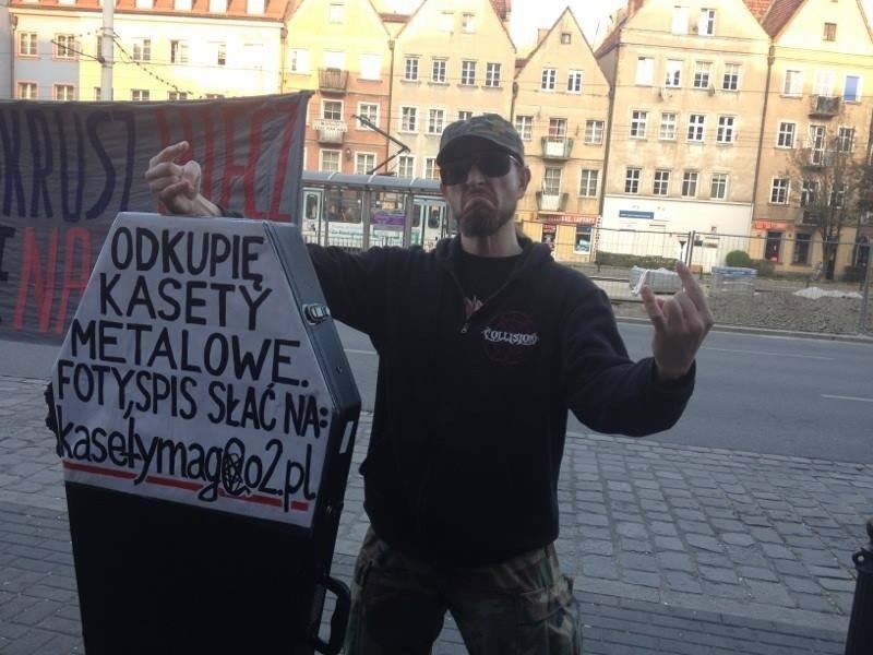 "Nie" dla koncertu Nergala i zespołu Behemoth. Protest z różańcami we Wrocławiu (ZDJĘCIA)
