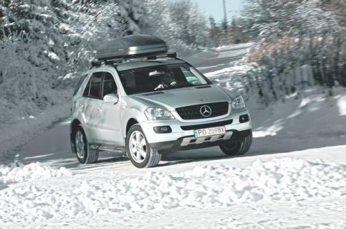 Fot. Mercedes: Bezpieczna jazda na śliskiej nawierzchni...