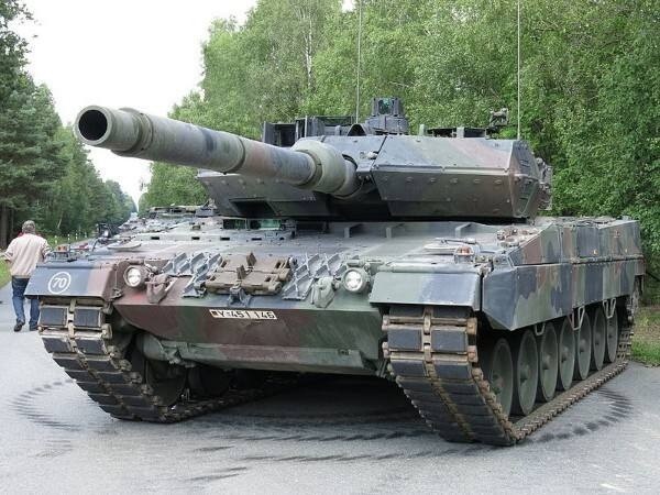 Niemcy zdecydowały się dostarczyć Ukrainie 14 czołgów z zapasów Bundeswehry i mają zatwierdzić ich przekazywanie przez państwa partnerskie. Postanowiliśmy sprawdzić podstawowe parametry czterech ciekawych modeli czołgów: Leopard 2A, M1 Abrams, Merkawa, oraz T-90.