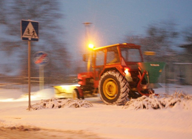 Synoptycy ostrzegają, że tej nocy w niektórych miejscach województwa może spaść nawet do 20 cm śniegu.