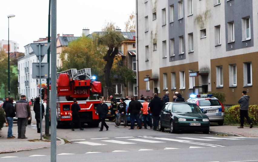 Nowy Sącz. Pożar w bloku przy ul. Grota Roweckiego [ZDJĘCIA, WIDEO]