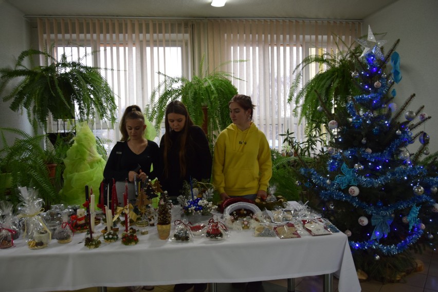 Udany kiermasz świątecznych ozdób w sandomierskim "Rolniku" na rzecz chorej Igi Kaczmarczyk z Opatowa. Ile zebrano pieniędzy?