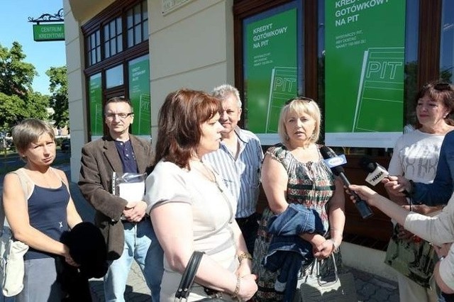 Grupa klientów Getin Banku protestuje w Słupsku.