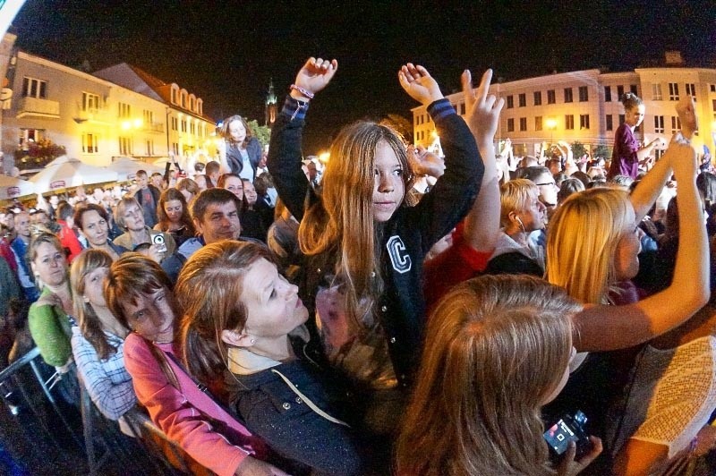 Enej roztańczył Rynek Kościuszki. Białystok Miasto Dobrej Muzyki (zdjęcia, wideo)