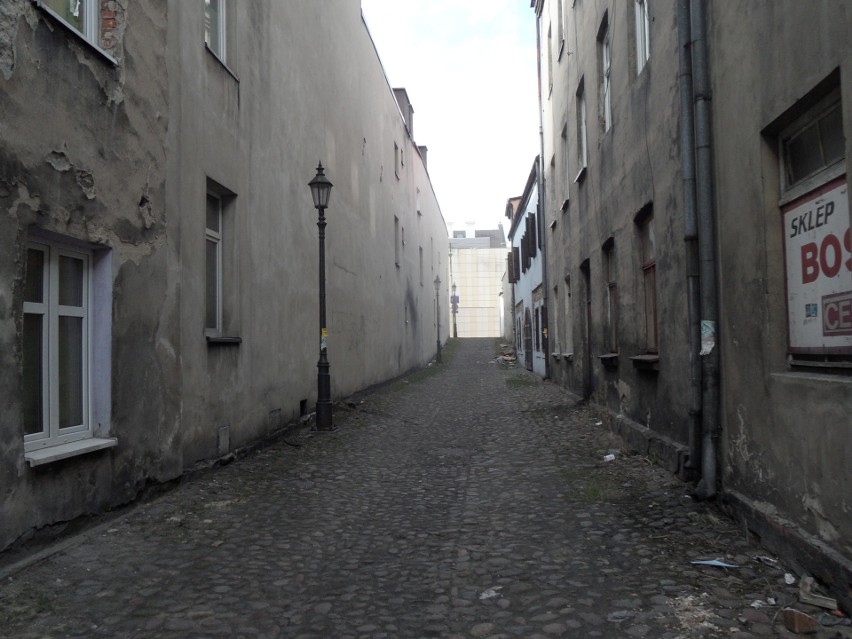 Częstochowskie Stare Miasto to rozpadające się domy, w...