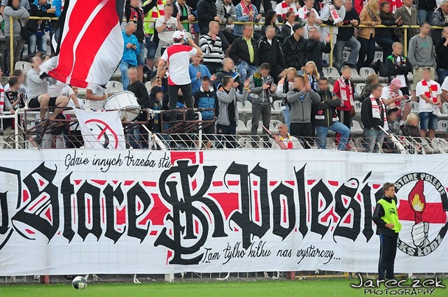 Liczna grupa kibiców wspierała zawodników Łódzkiego Klubu Sportowego podczas spotkania z Omegą Kleszczów.