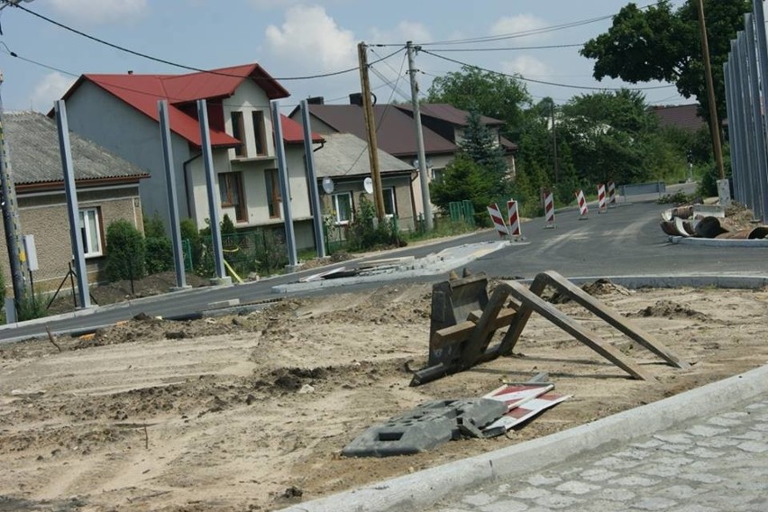 Obwodnica Wolbromia coraz bliżej. Budują trzecie rondo, dwoma już jeżdżą samochody