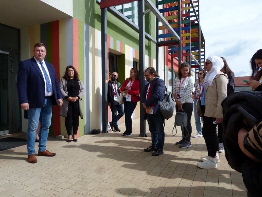 Członkowie Europejskiego Parlamentu Wiejskiego odwiedzili gminę Strawczyn. Byli pod wrażeniem budynku żłobka i przedszkola