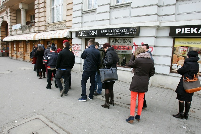 Od rana w kolejkach za pączkami? (ZDJĘCIA)   