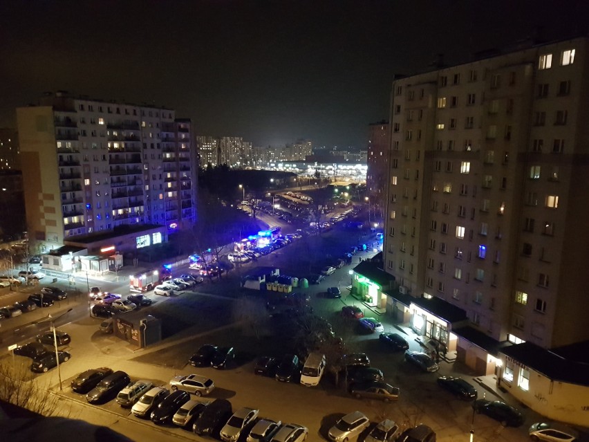 Pożar przy Orzechowej. Policja: Nastolatek podpalił wersalkę i wyszedł z mieszkania 