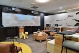 Pierwsze w Europie Hybrid Workplace Experience Centre otwarte w Warszawie. Tak powinno wyglądać nowoczesne biuro?