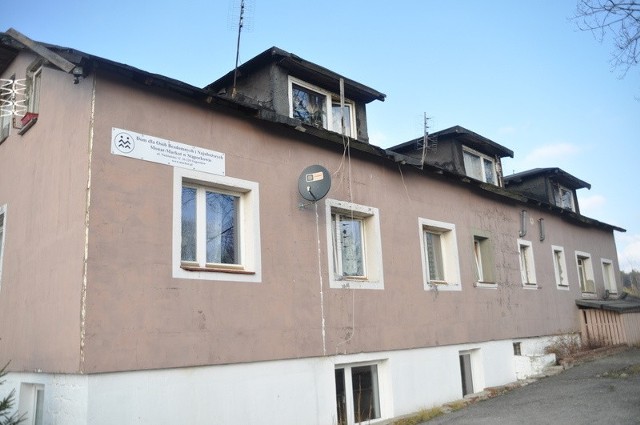 Przyszłość ośrodków Monaru w gminie Stąporków będzie tematem piątkowej konferencji prasowej burmistrz Doroty Łukomskiej. Na zdjęciu dom przy ulicy Niekłańskiej.