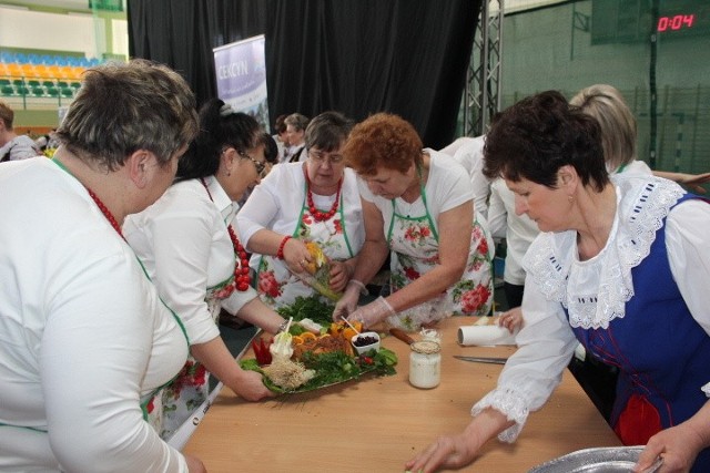 W hali sportowej w Koronowie odbyły się VI Impresje kulinarno-kulturalne. Na ten pokaz zaproszone zostały panie z KGW w gminie Radziejów, z: Czołowa, Czołówka, Biskupic, Opatowic, Kwilna i Kłonówka. >> Najświeższe informacje z regionu, zdjęcia, wideo tylko na www.pomorska.pl 