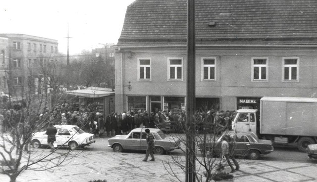 Chłodnia marki Star pod sklepem z nabiałe, Mikołów, koniec lat 70. Zdjęcie pochodzi ze zbiorów Ireneusza Kurzoka