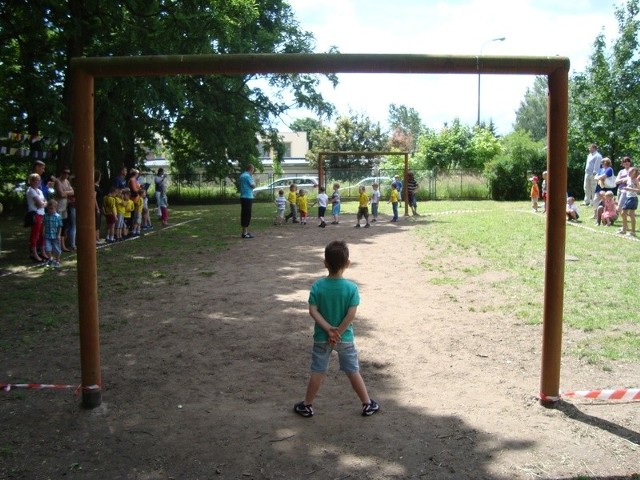 Zostać przedszkolakiem (na zdjęciu rozgrywki piłkarskie w przedszkolu przy ul. Walczaka w Gorzowie) to nie taka prosta sprawa...