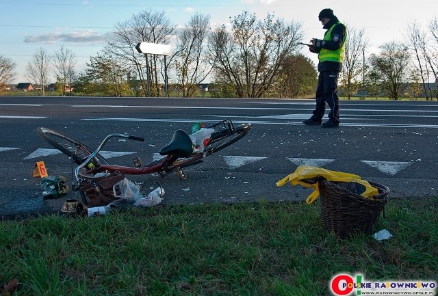 Rowerzystka próbowała zrobić lewoskręt, wjechała wprost pod nadjeżdżające auto.