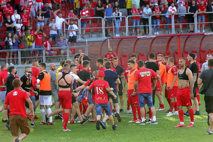 Widzew ukarany za chuligańskie ekscesy kibiców. Zamknięte trybuny na mecz z ŁKS [ZDJĘCIA]