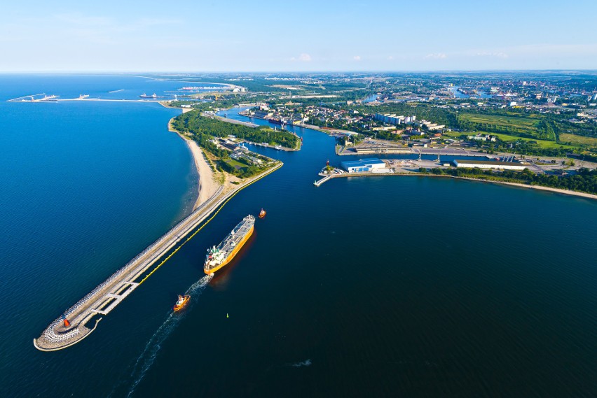 Port Gdańsk. Historia działalności portowej związana jest z...