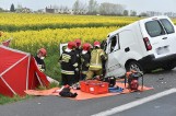 Leszno: Śmiertelny wypadek na drodze 309. Peugeot uderzył w tył ciągnika [ZDJĘCIA, FILM]