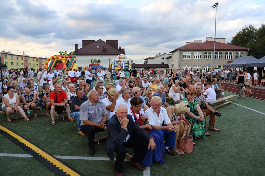 Bardzo udane dożynki gminy Mniów. W zabawie wzięło udział wielu mieszkańców. Zobaczcie zdjęcia